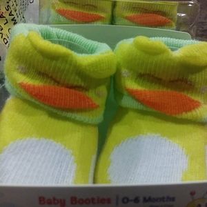 6 pair 🐣 Chicken Baby Booties Size 0 - 6